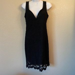 Women dress, lace sleeveless, black color, size M